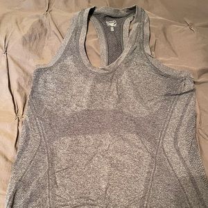 Like new Athleta Momentum tank.